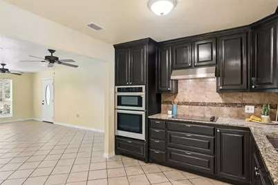 1042 SW 3rd Street, Grand Prairie, TX 75051 - Photo 6