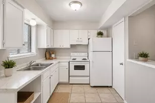 2813 Wimbledon Ct, Garland, TX 75041 - Photo 4