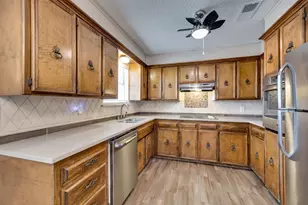 504 S Colonial Dr, Cleburne, TX 76033 - Photo 14