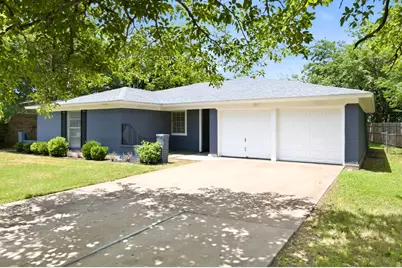 504 S Colonial Drive, Cleburne, TX 76033 - Photo 4