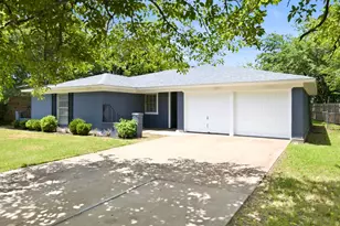 504 S Colonial Dr, Cleburne, TX 76033 - Photo 4