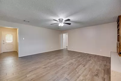 504 S Colonial Drive, Cleburne, TX 76033 - Photo 10