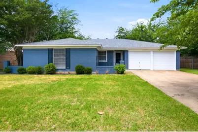 504 S Colonial Drive, Cleburne, TX 76033 - Photo 1