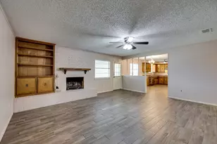 504 S Colonial Dr, Cleburne, TX 76033 - Photo 8