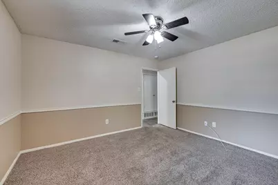504 S Colonial Drive, Cleburne, TX 76033 - Photo 20