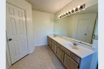 805 Hillbrooke Drive, Arlington, TX 76001 - Photo 12
