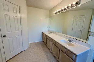 805 Hillbrooke Dr, Arlington, TX 76001 - Photo 12