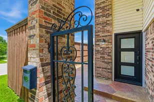 2651 Via Ventura Cir, Carrollton, TX 75006 - Photo 4
