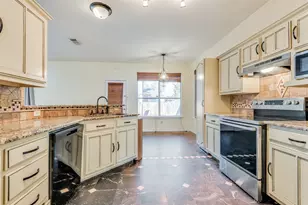 911 Harwood Ct, Euless, TX 76039 - Photo 12