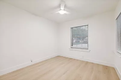 1010 Noble Avenue, Carrollton, TX 75006 - Photo 8
