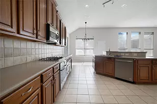 10910 Blackberry Ln, Frisco, TX 75033 - Photo 2