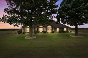 7520 Muirfield Dr, Cleburne, TX 76033 - Photo 2