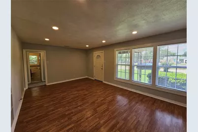 2023 E Illinois Avenue, Dallas, TX 75216 - Photo 10