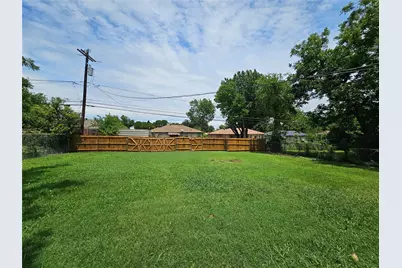 2023 E Illinois Avenue, Dallas, TX 75216 - Photo 24