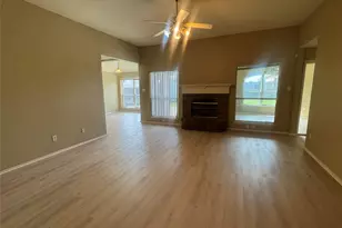 908 Cedar Ridge Ln, Burleson, TX 76028 - Photo 4