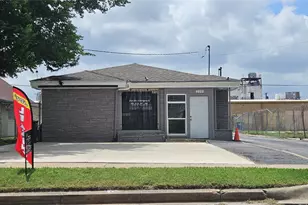 220 W 10th St, Dallas, TX 75208 - Photo 1