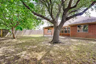 6234 St Leonard Dr, Arlington, TX 76001 - Photo 22