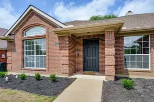 6234 St Leonard Dr, Arlington, TX 76001 - Photo 2