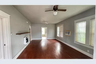 1428 E Garnett Street, Gainesville, TX 76240 - Photo 8