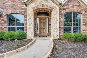 360 Falstaff Dr, Roanoke, TX 76262 - Photo 2