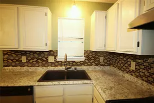 109 Australia Ct, Glenn Heights, TX 75154 - Photo 6