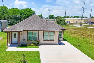 308 Ave A, Ennis, TX 75119 - Photo 32