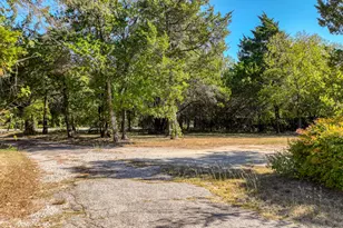 1922 W Pleasant Run Rd, DeSoto, TX 75115 - Photo 2