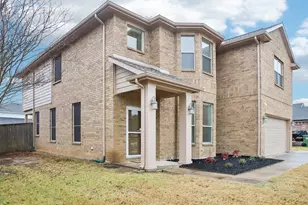 208 Wenrick Dr, Roanoke, TX 76262 - Photo 2
