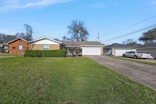 2018 S Center St, Arlington, TX 76010 - Photo 2