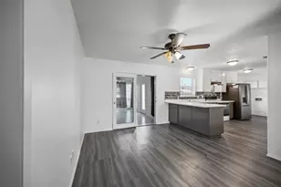 2018 S Center St, Arlington, TX 76010 - Photo 4