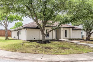 2220 Greenvalley Dr, Carrollton, TX 75007 - Photo 2
