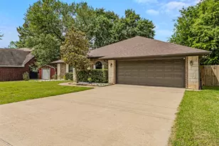 129 Donna Dr, Gun Barrel City, TX 75156 - Photo 2