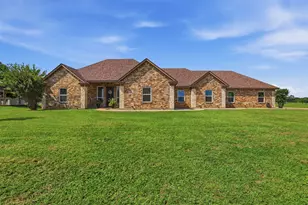 2425 Pecan Springs Rd, Cleburne, TX 76031 - Photo 6
