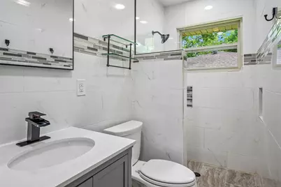 13430 Challaburton Drive, Farmers Branch, TX 75234 - Photo 32