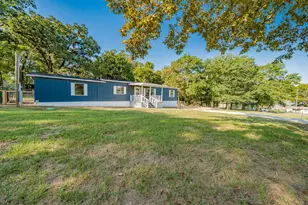 106 Creekwood Dr, Mabank, TX 75156 - Photo 2