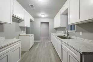 2105 Cottie Ln, Arlington, TX 76010 - Photo 10