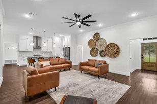 1028 W Day St, Denison, TX 75020 - Photo 6