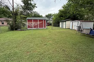 2122 Fort Worth St, Grand Prairie, TX 75050 - Photo 14