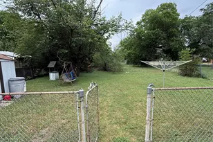 2122 Fort Worth St, Grand Prairie, TX 75050 - Photo 12
