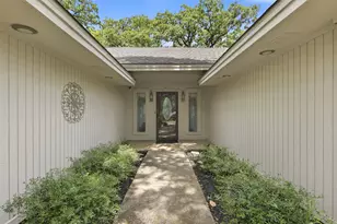 5 Windy Knoll Ct, Grapevine, TX 76051 - Photo 2