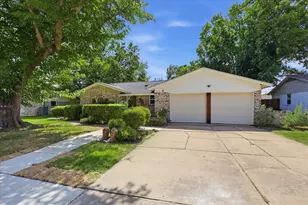 6609 Emily Dr, Watauga, TX 76148 - Photo 2