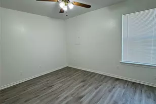 701 Miracle Ln, Cleburne, TX 76033 - Photo 2