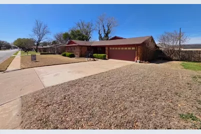 810 S Preston Road, Burkburnett, TX 76354 - Photo 2