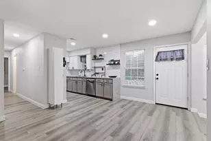 729 Hettie St, Denton, TX 76209 - Photo 2