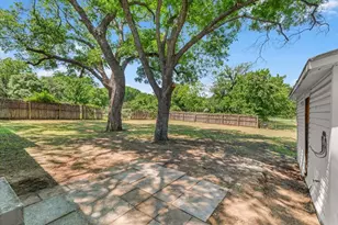 643 E Columbia Dr, Azle, TX 76020 - Photo 28