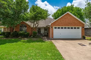 5916 Hillglen Dr, Watauga, TX 76148 - Photo 1