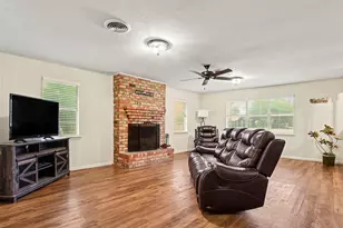 219 W Jefferson St, Palmer, TX 75152 - Photo 4