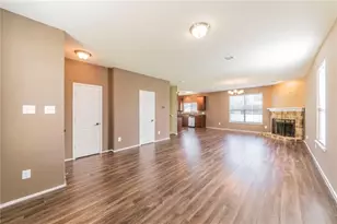 560 Griffith Dr, Saginaw, TX 76179 - Photo 4