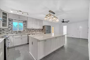 1401 Greentree Ln, Garland, TX 75042 - Photo 4
