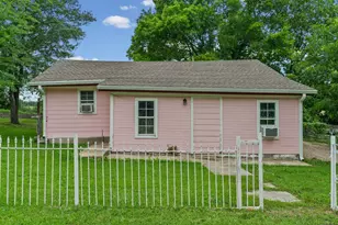 325 West Ln, Quinlan, TX 75474 - Photo 4